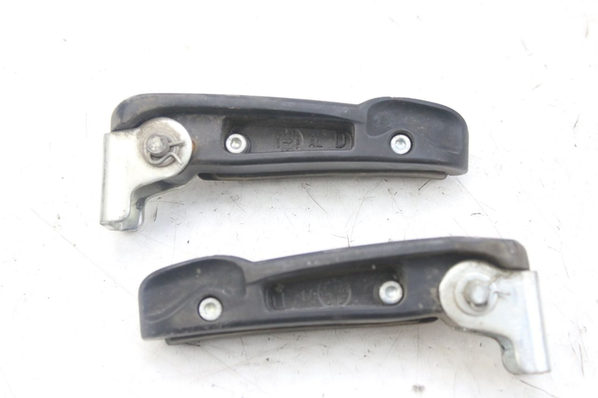 photo de PAIR OF REAR FOOTRESTS PIAGGIO FLY 4T 50 (2013 - 2017)