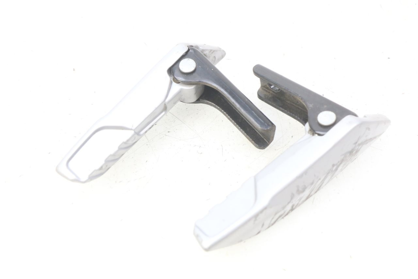 photo de PAIR OF REAR FOOTRESTS PIAGGIO LIBERTY IGET 4T 50 (2015 - 2020)