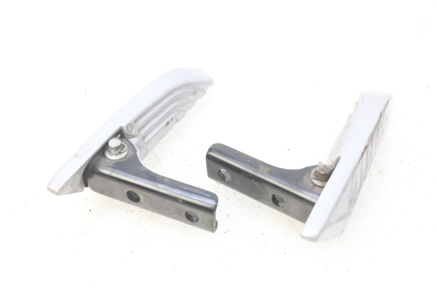 photo de PAIR OF REAR FOOTRESTS PIAGGIO LIBERTY IGET 4T 50 (2015 - 2020)