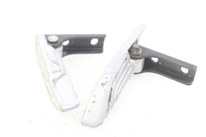 photo de PAIR OF REAR FOOTRESTS PIAGGIO LIBERTY IGET 4T 50 (2015 - 2020)