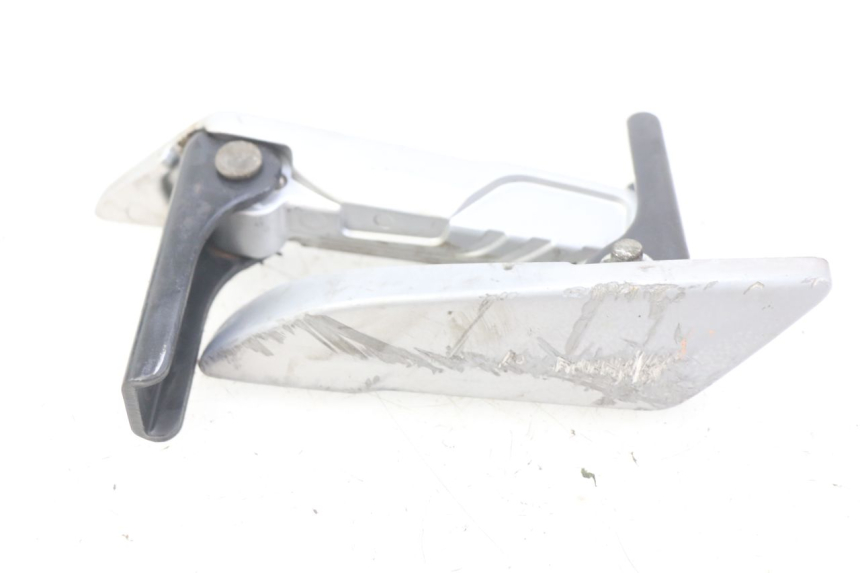 photo de PAIR OF REAR FOOTRESTS PIAGGIO LIBERTY IGET 4T 50 (2015 - 2020)