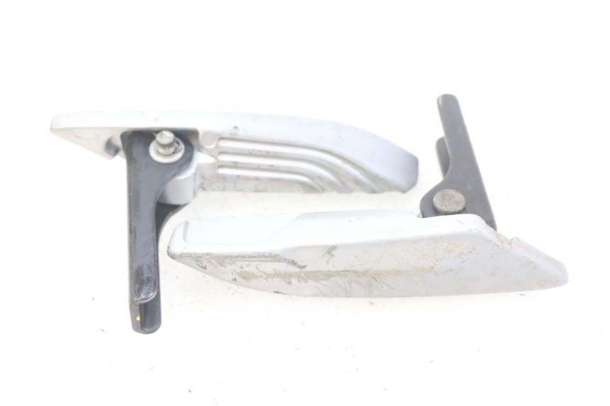 photo de PAIR OF REAR FOOTRESTS PIAGGIO LIBERTY IGET 4T 50 (2015 - 2020)