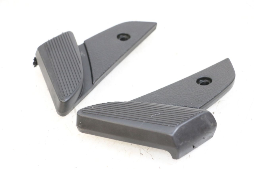 photo de PAIR REAR FOOTRESTS PIAGGIO VESPA LX 125 (2005 - 2010)