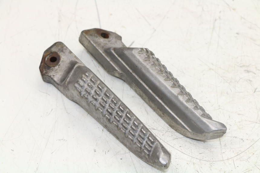 photo de PAIR REAR FOOTRESTS JONWAY RANGER 125 (2006 - 2014)