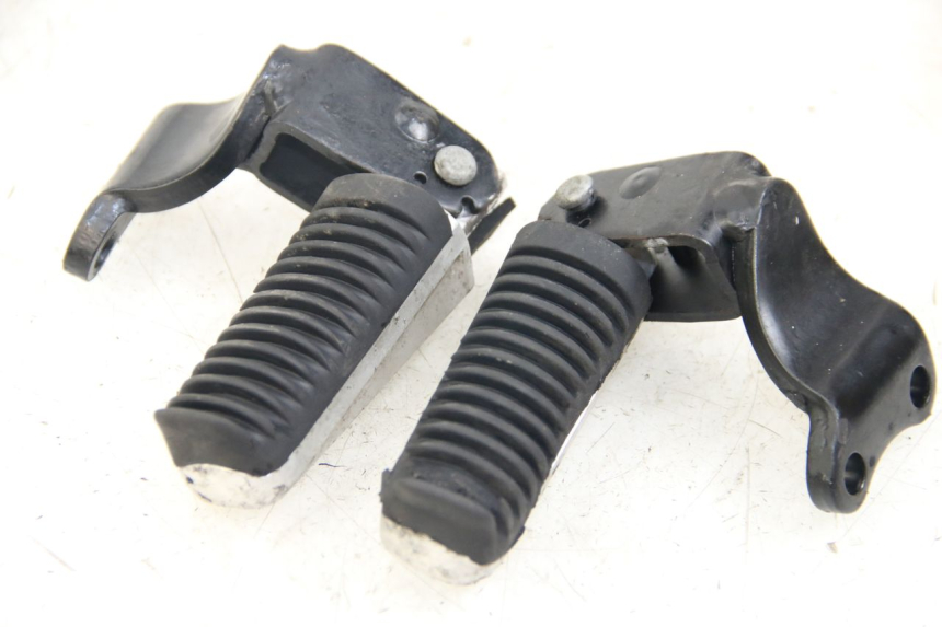 photo de PAIR REAR FOOTRESTS MBK SKYCRUISER 125 (2006 - 2009)
