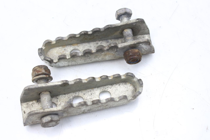 photo de PAIR OF REAR FOOTRESTS GILERA SMT SUPERMOTARD 50 (2009 - 2017)