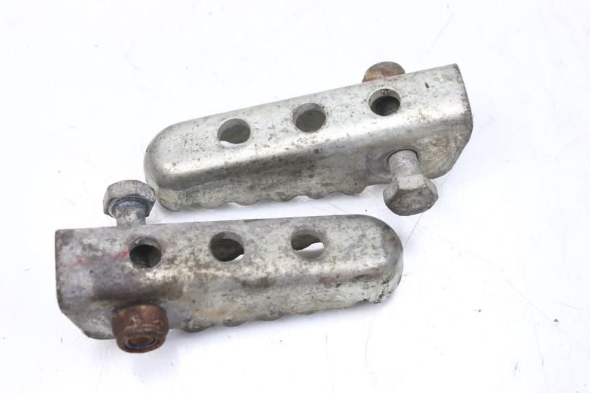 photo de PAIR OF REAR FOOTRESTS GILERA SMT SUPERMOTARD 50 (2009 - 2017)