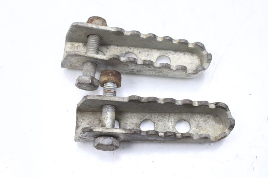 photo de PAIR OF REAR FOOTRESTS GILERA SMT SUPERMOTARD 50 (2009 - 2017)