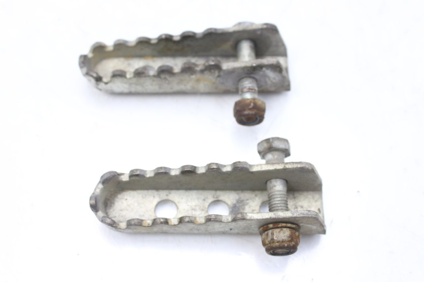 photo de PAIR OF REAR FOOTRESTS GILERA SMT SUPERMOTARD 50 (2009 - 2017)