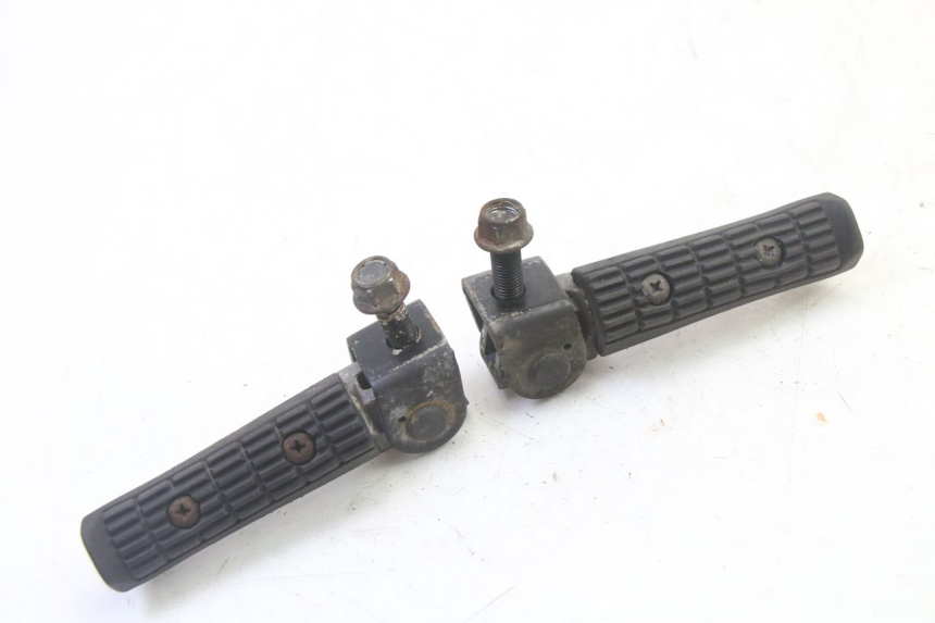 photo de REAR FOOTPEG SET TRIUMPH SPRINT 900 (1995 - 1998)