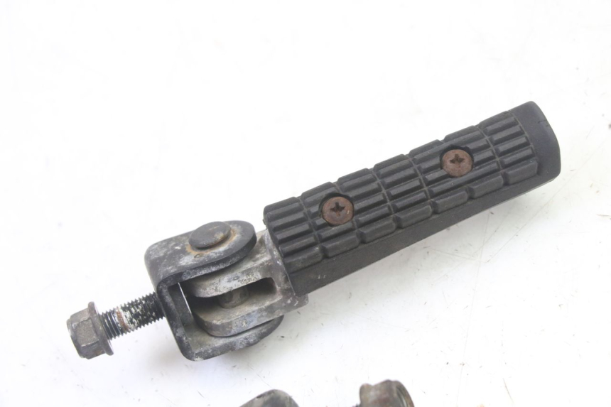 photo de REAR FOOTPEG SET TRIUMPH SPRINT 900 (1995 - 1998)