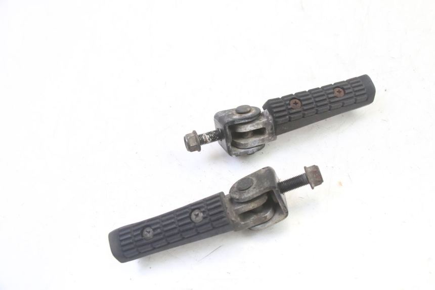 photo de REAR FOOTPEG SET TRIUMPH SPRINT 900 (1995 - 1998)