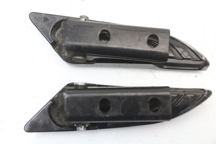 photo de PAIR OF REAR FOOTRESTS APRILIA SR 2T 50 (2018 - 2022)