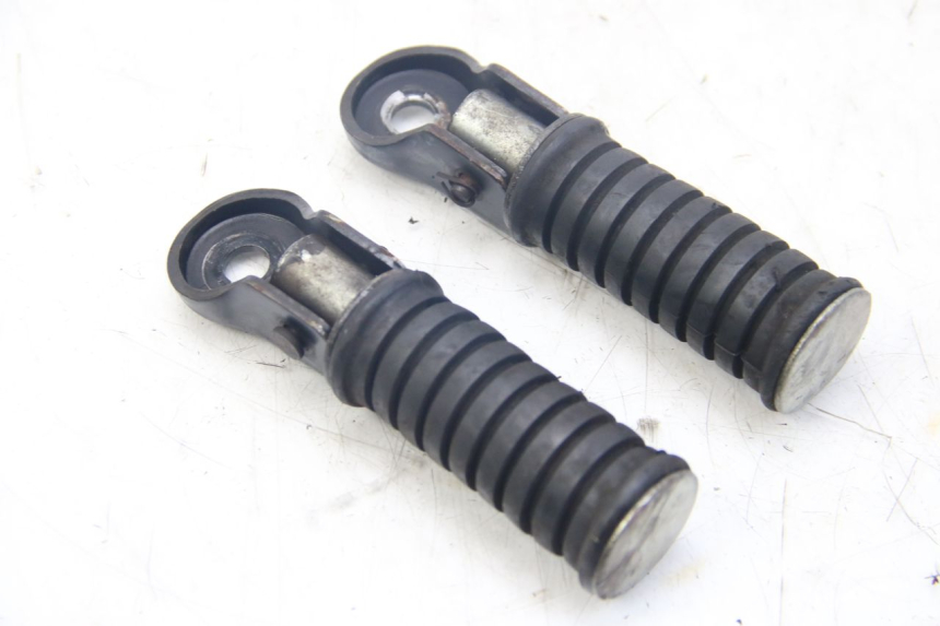 photo de PAIR OF REAR FOOTRESTS YAMAHA SR 125 (1982 - 2003)