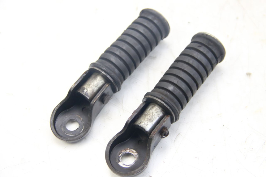 photo de PAIR OF REAR FOOTRESTS YAMAHA SR 125 (1982 - 2003)