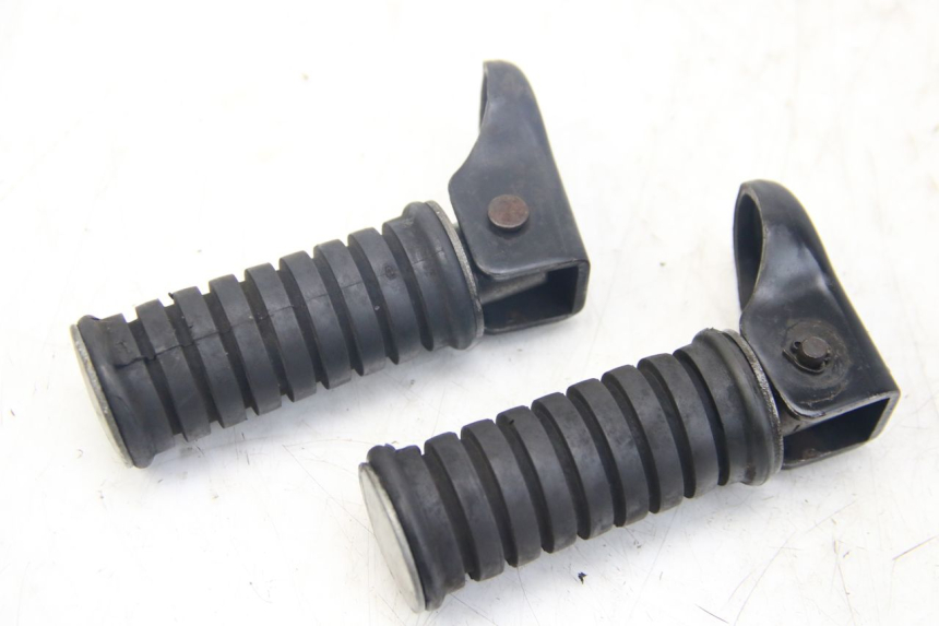 photo de PAIR OF REAR FOOTRESTS YAMAHA SR 125 (1982 - 2003)
