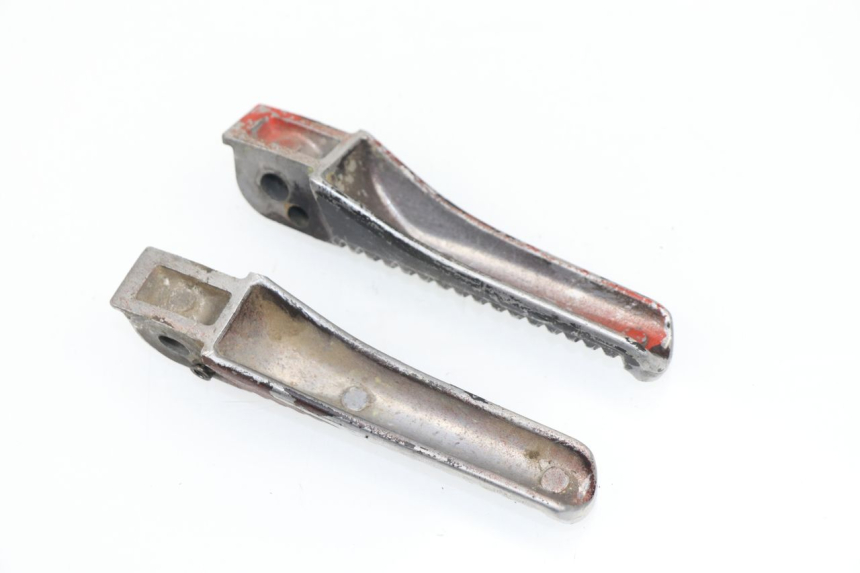photo de PAIR REAR FOOTRESTS GILERA STORM 50 (1993 - 1997)