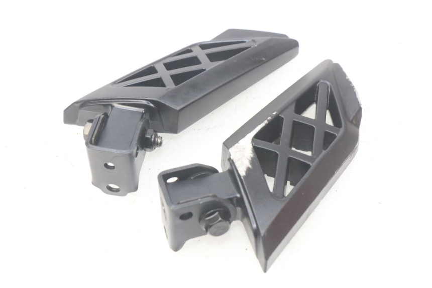 photo de PAIR REAR FOOTRESTS PEUGEOT STREETZONE 4T 50 (2018 - 2023)