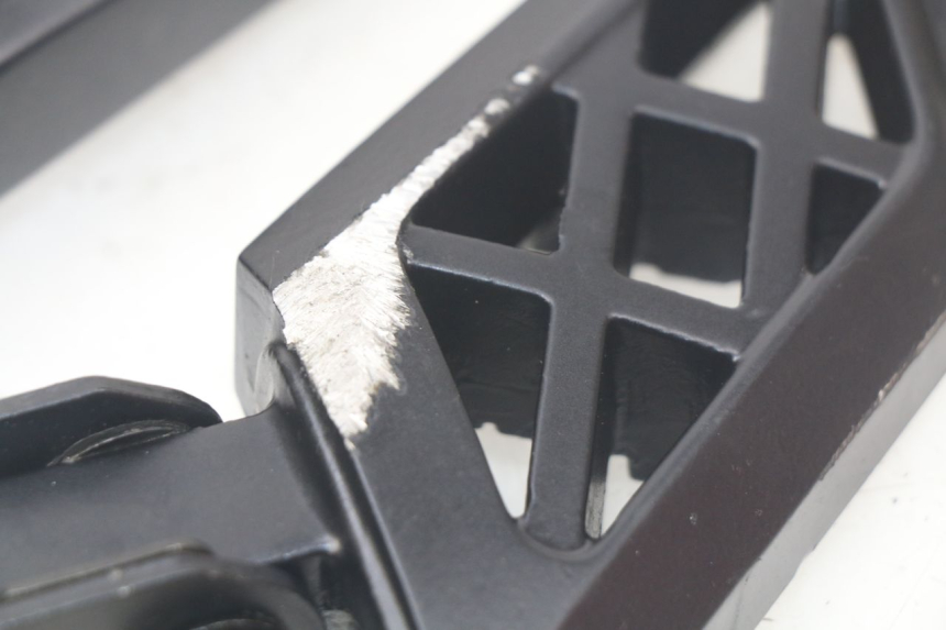 photo de PAIR REAR FOOTRESTS PEUGEOT STREETZONE 4T 50 (2018 - 2023)