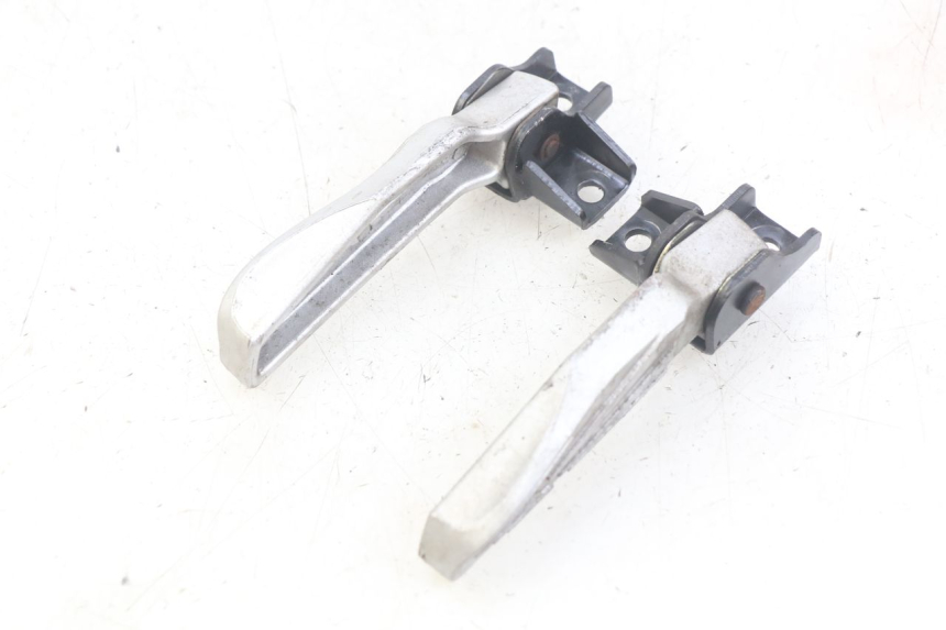 photo de PAIR OF REAR FOOTRESTS SYM FIDDLE 3 III 125 (2014 - 2020)