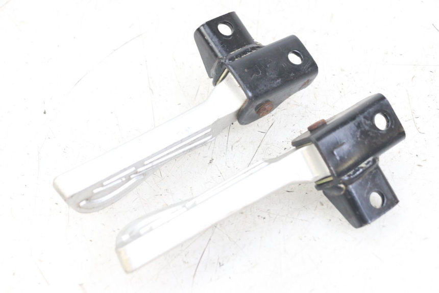 photo de PAIR OF REAR FOOTRESTS SYM FIDDLE 3 III 125 (2014 - 2020)