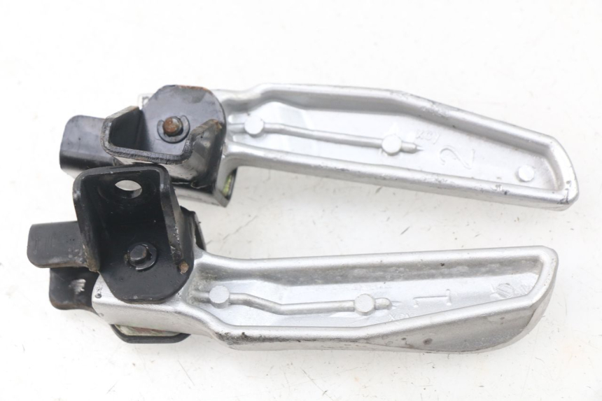 photo de PAIR REAR FOOTRESTS SYM FIDDLE 3 III 50 (2014 - 2020)