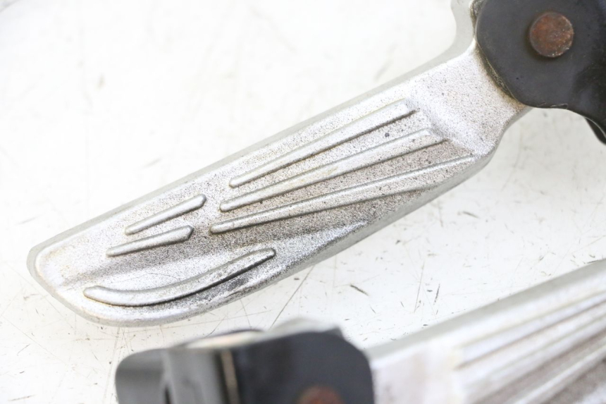 photo de PAIR REAR FOOTRESTS SYM FIDDLE 3 III 50 (2014 - 2020)