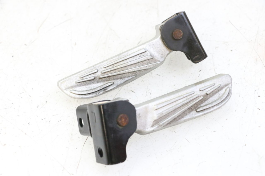 photo de PAIR REAR FOOTRESTS SYM FIDDLE 3 III 50 (2014 - 2020)