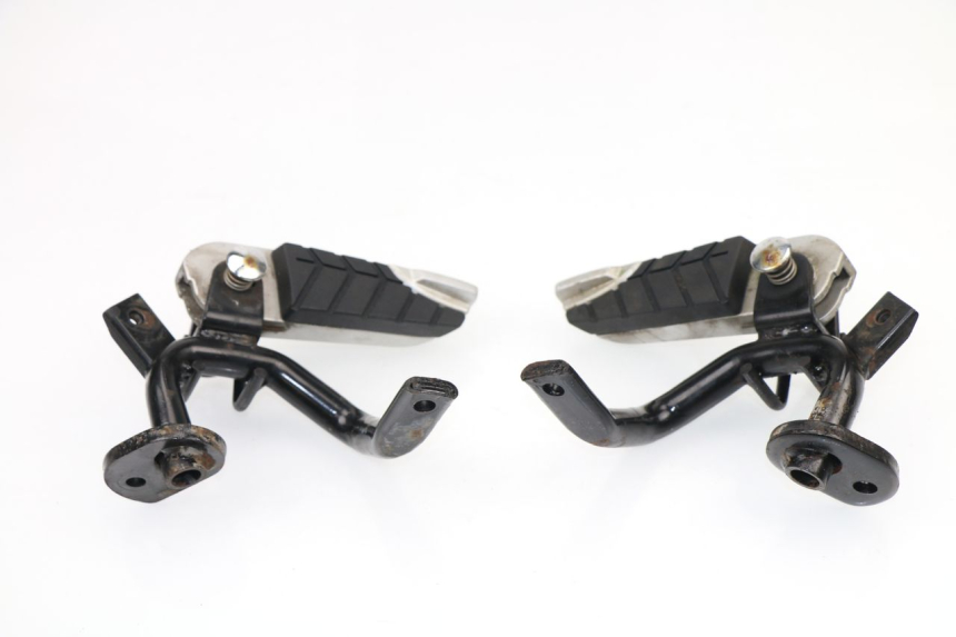 photo de PAIR REAR FOOTRESTS SYM GTS 250 (2005 - 2008)