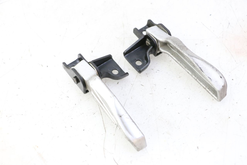 photo de PAIR REAR FOOTRESTS PEUGEOT TWEET PRO CARGO 50 (2018 - 2020)