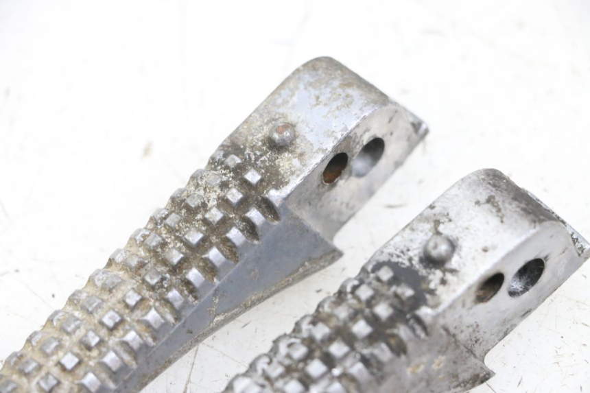 photo de PAIR OF REAR FOOTRESTS PIAGGIO TYPHOON 80 (1994 - 1997)