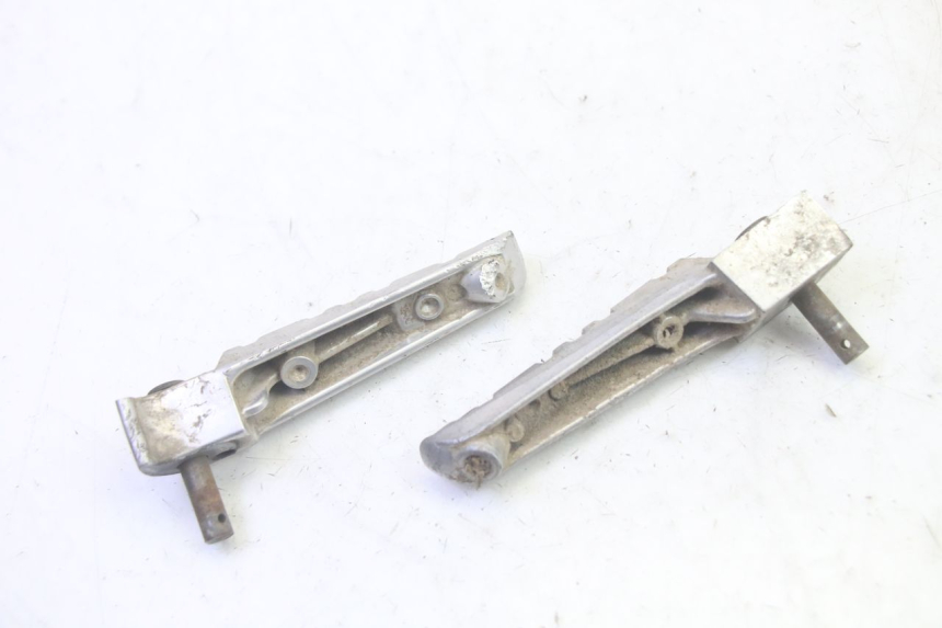 photo de PAIR REAR FOOTRESTS YAMAHA TZR 50 (2008 - 2016) - Alternative perspective