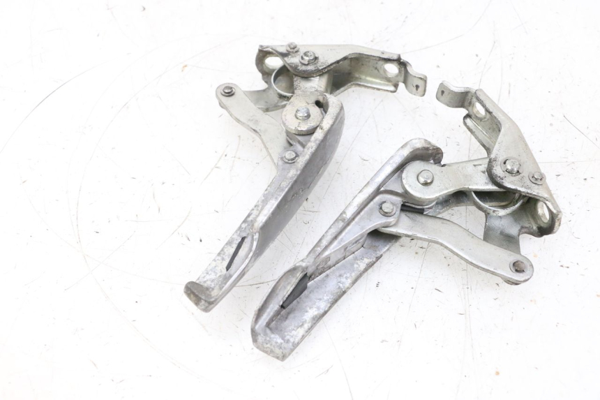 photo de PAIR REAR FOOTRESTS PIAGGIO VESPA GTS SUPER IE 125 (2009 - 2016) - Component zoom