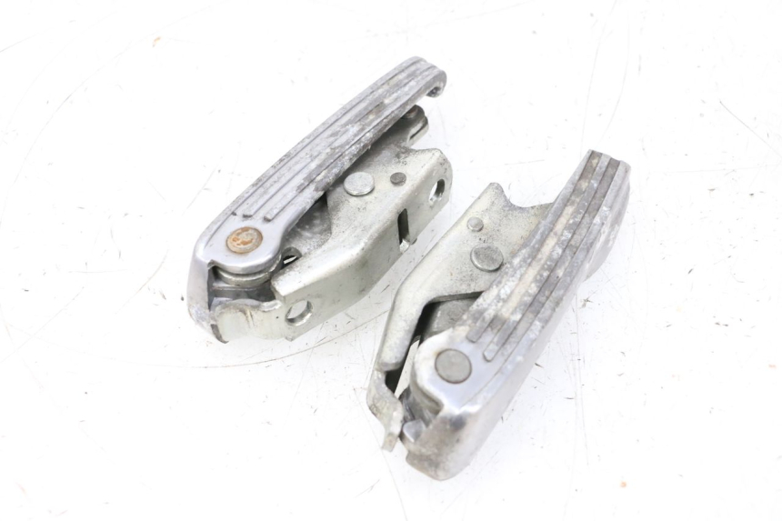 photo de PAIR REAR FOOTRESTS PIAGGIO VESPA GTS SUPER IE 125 (2009 - 2016) - Alternative perspective