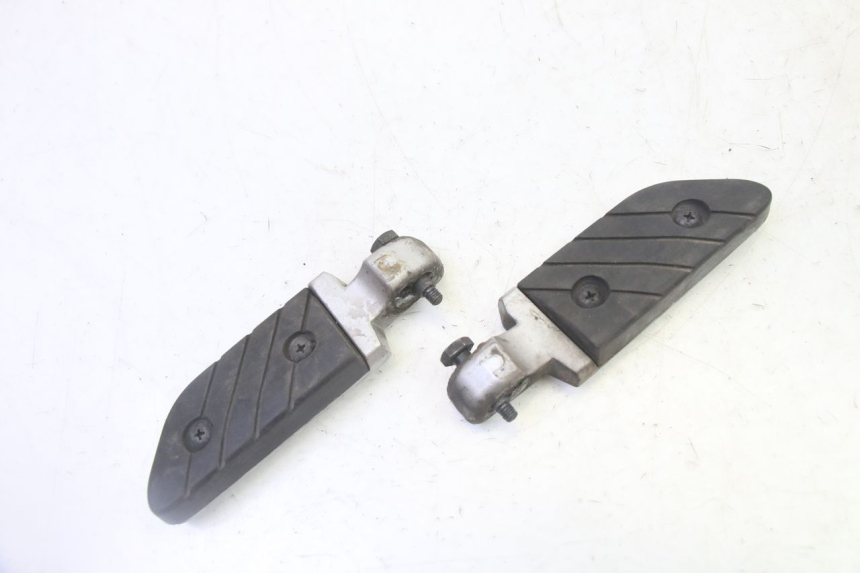 photo de PAIR OF REAR FOOTRESTS YAMAHA X-CITY XCITY 125 (2007 - 2008)