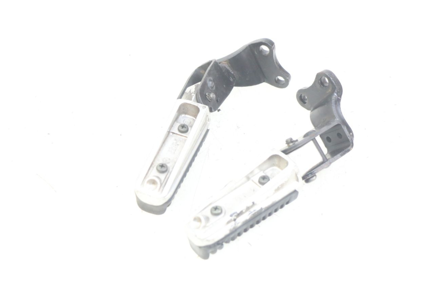 photo de PAIR OF REAR FOOTRESTS YAMAHA XMAX X-MAX 125 (2006 - 2009) - Zoom on usage condition
