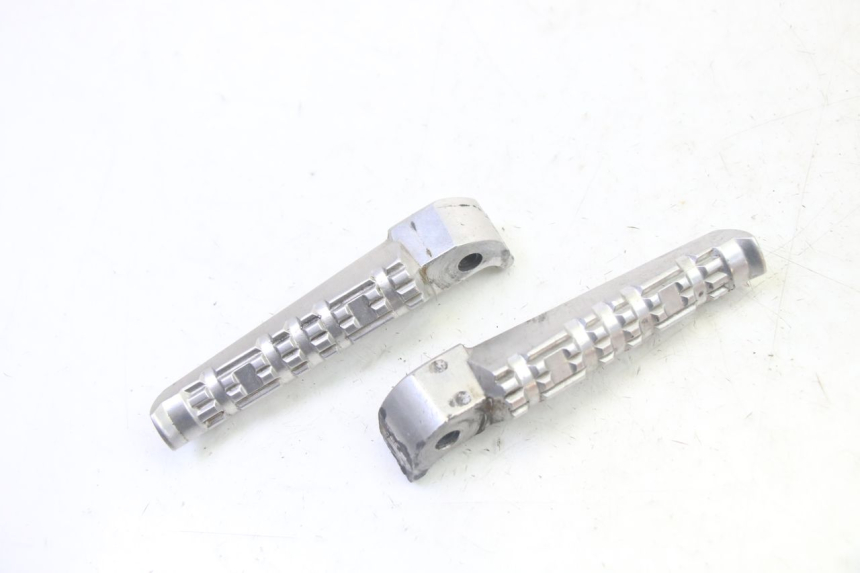 photo de PAIR OF REAR FOOTRESTS YAMAHA X-MAX XMAX 125 (2010 - 2014)