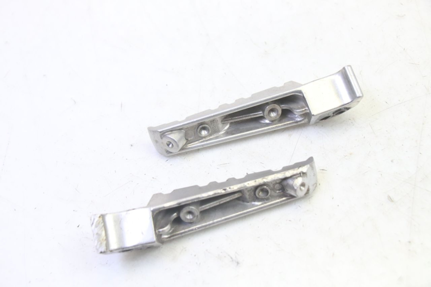 photo de PAIR OF REAR FOOTRESTS YAMAHA X-MAX XMAX 125 (2010 - 2014)