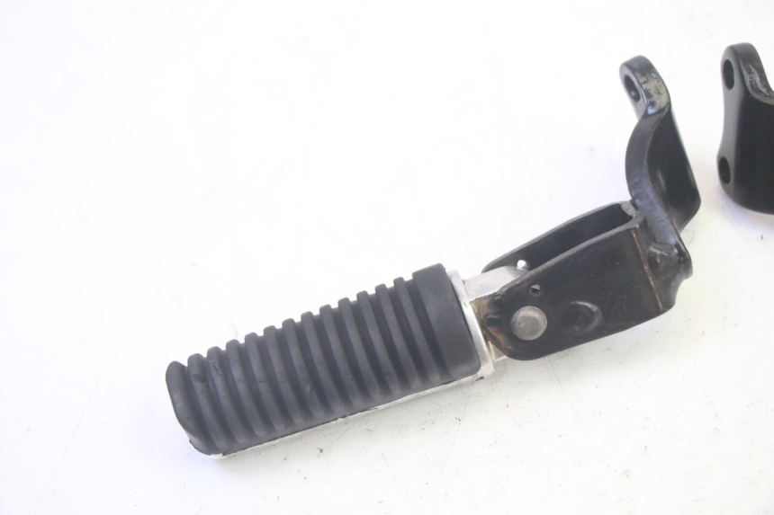 photo de PAIR OF REAR FOOTRESTS YAMAHA XMAX X-MAX 125 (2006 - 2009) - Zoom on usage condition