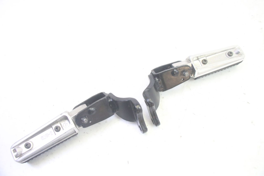 photo de PAIR OF REAR FOOTRESTS YAMAHA XMAX X-MAX 125 (2006 - 2009) - Markings and original references