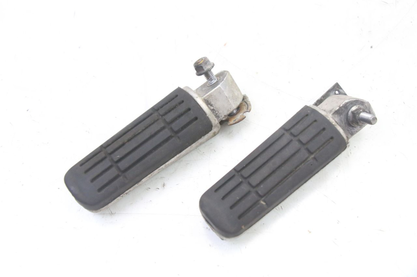 photo de PAIR REAR FOOTRESTS YAMAHA FZ6 FAZER S2 600 (2007 - 2011)