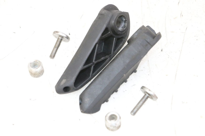 photo de PAIR OF REAR FOOTRESTS YAMAHA NEOS NEO'S 4T 50 (2008 - 2016)
