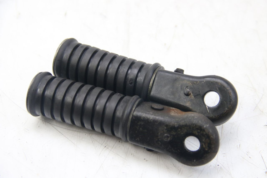 photo de PAIR OF REAR FOOTRESTS YAMAHA SR 125 (1982 - 2003)