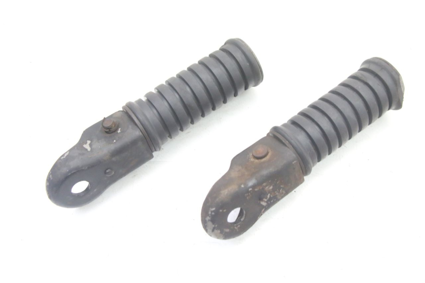 photo de PAIR OF REAR FOOTRESTS YAMAHA SR 125 (1982 - 2003)