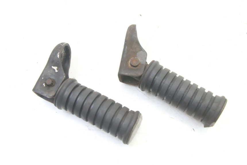 photo de PAIR OF REAR FOOTRESTS YAMAHA SR 125 (1982 - 2003)