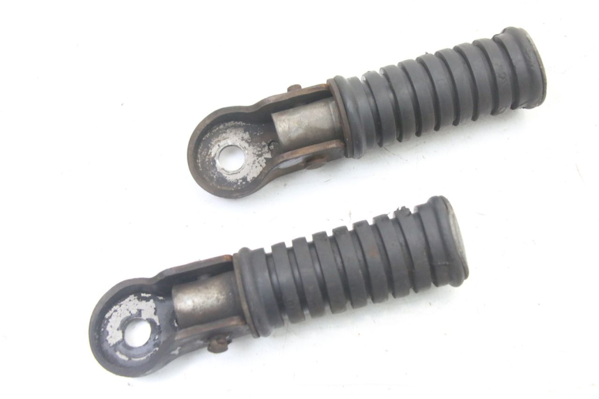 photo de PAIR OF REAR FOOTRESTS YAMAHA SR 125 (1982 - 2003)