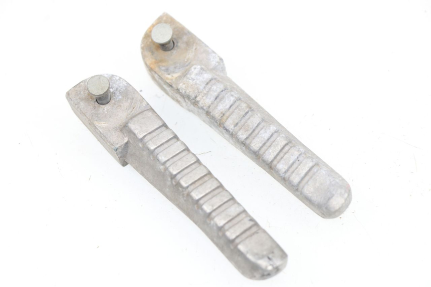 photo de PAIR REAR FOOTRESTS YIYING YY T POWER MAX 125 (2006 - 2016)