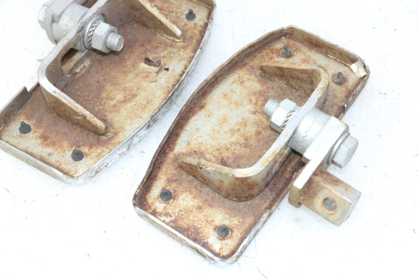 photo de PAIR FRONT FOOTREST HYOSUNG GV AQUILA 125 (2000 - 2004)