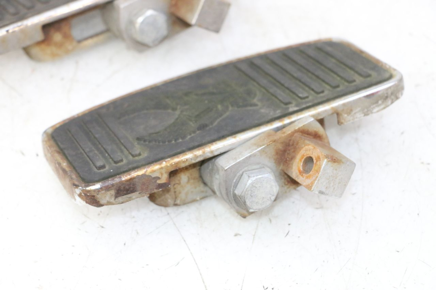 photo de PAIR FRONT FOOTREST HYOSUNG GV AQUILA 125 (2000 - 2004)