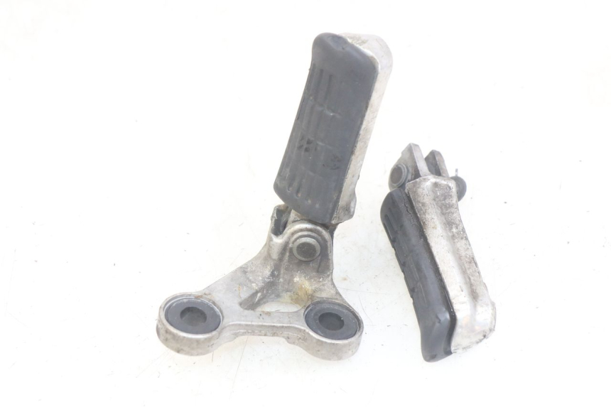 photo de PAIR OF FRONT FOOTRESTS HONDA CBR F SC25 1000 (1989 - 1992)